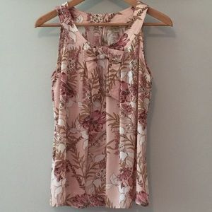 🌎🌎🌎 Plisse romantic floral top, EUC, M